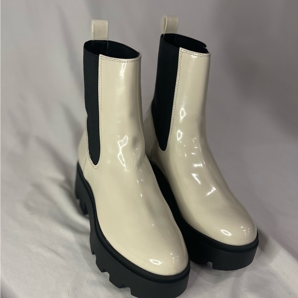 NEW Nordstrom Open Edit Ivory Patent Iris Lug Chelsea Boots Womens US 7.5 - Picture 6 of 14